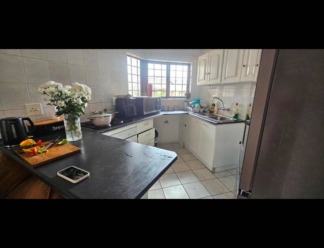 2 BEDROOM APARTMENT FOR SALE IN GLENVISTA